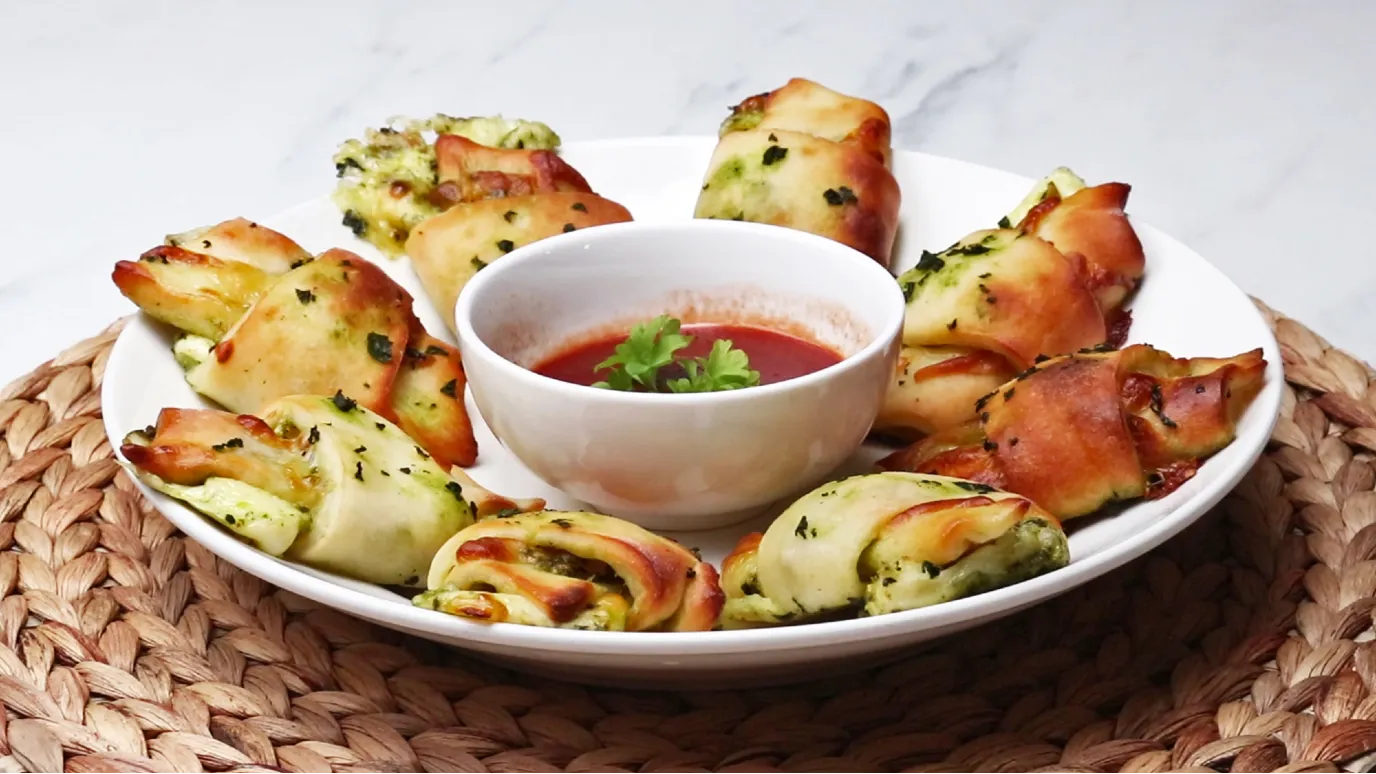 Basil and Halloumi bites